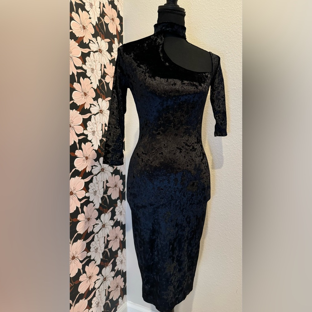 NWOT✨STUDIO F Colombia clothing brand Black/ Sparkly Velvet Dress Size 6